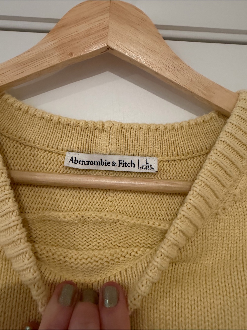 Abercrombie and Fitch • Yellow Knit Sweater - Picture 6 of 7